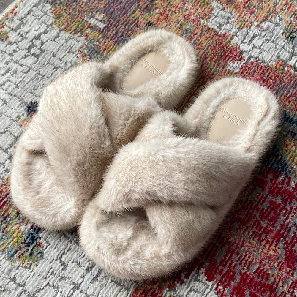 Abercrombie & Fitch Plush Tan Slippers